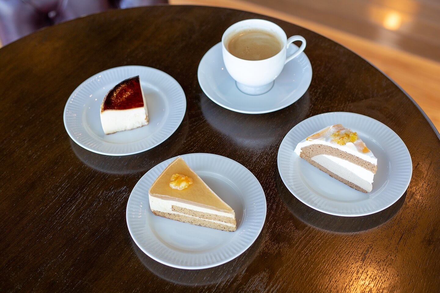 2025年のケーキラインナップのバスクチーズケーキと国産ゆずと加賀棒ほうじ茶のズコットとアールグレイケーキ３種