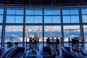 関門海峡ミュージアム4階のクルーズカフェキャナルからのロケーション