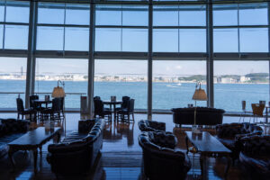 関門海峡ミュージアムのクルーズカフェキャナルからは関門海峡を一望することができます。