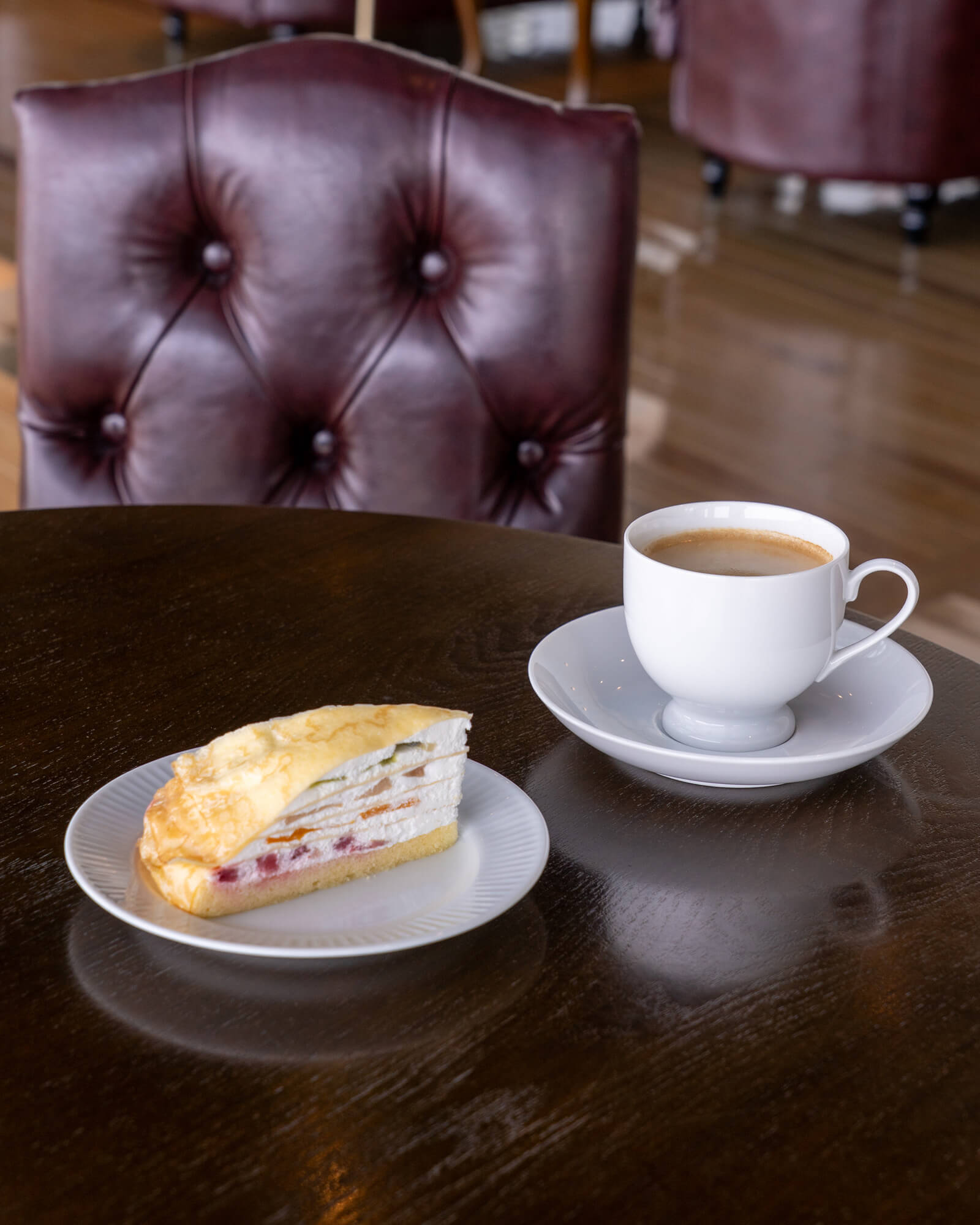 フルーツミルクレープとホットコーヒー