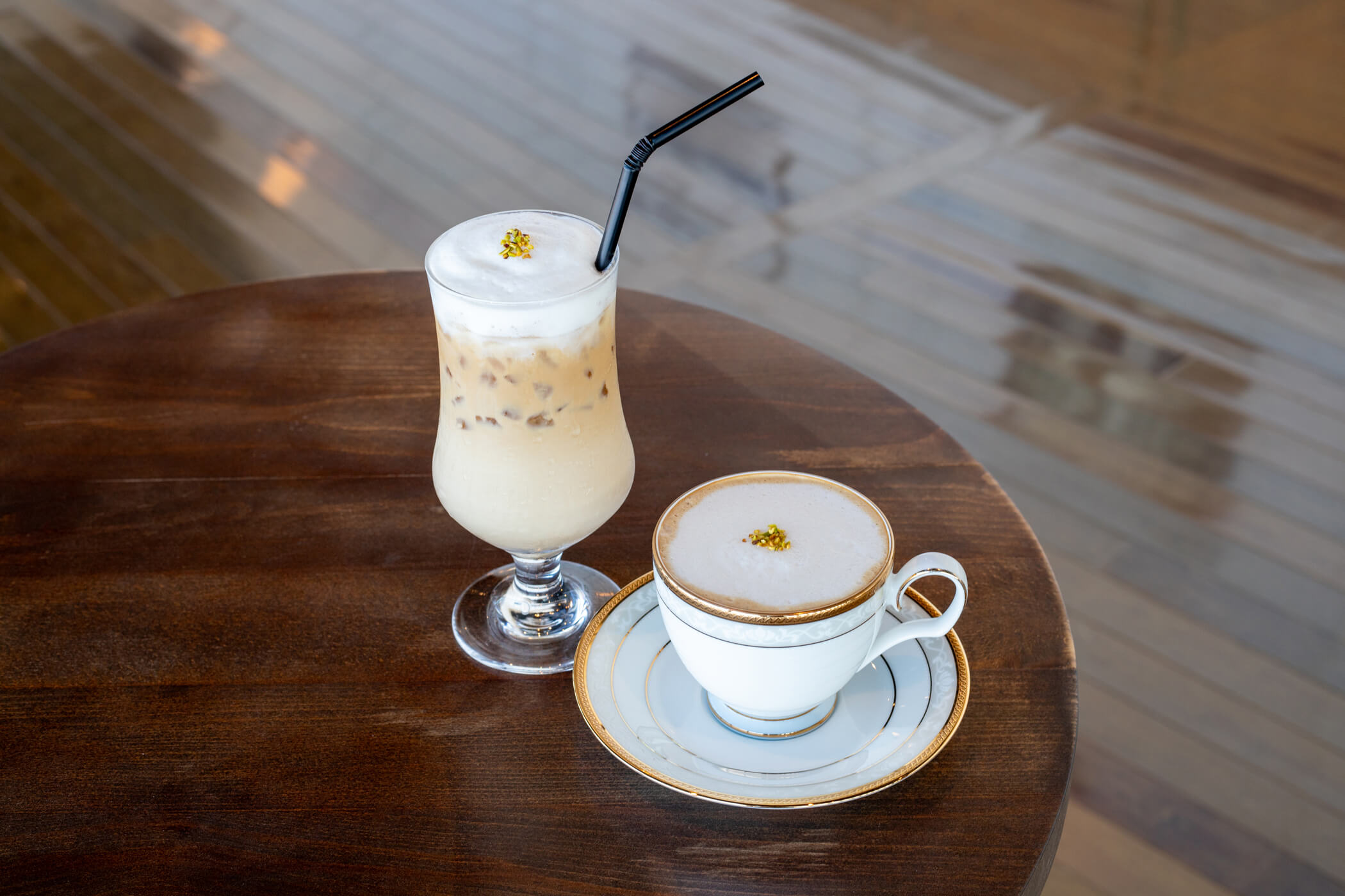 関門海峡ミュージアムのクルーズカフェキャナルにあるホワイトデー限定ドリンクのヘーゼルナッツラテ