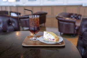 アイスティーとフルーツミルクレープ