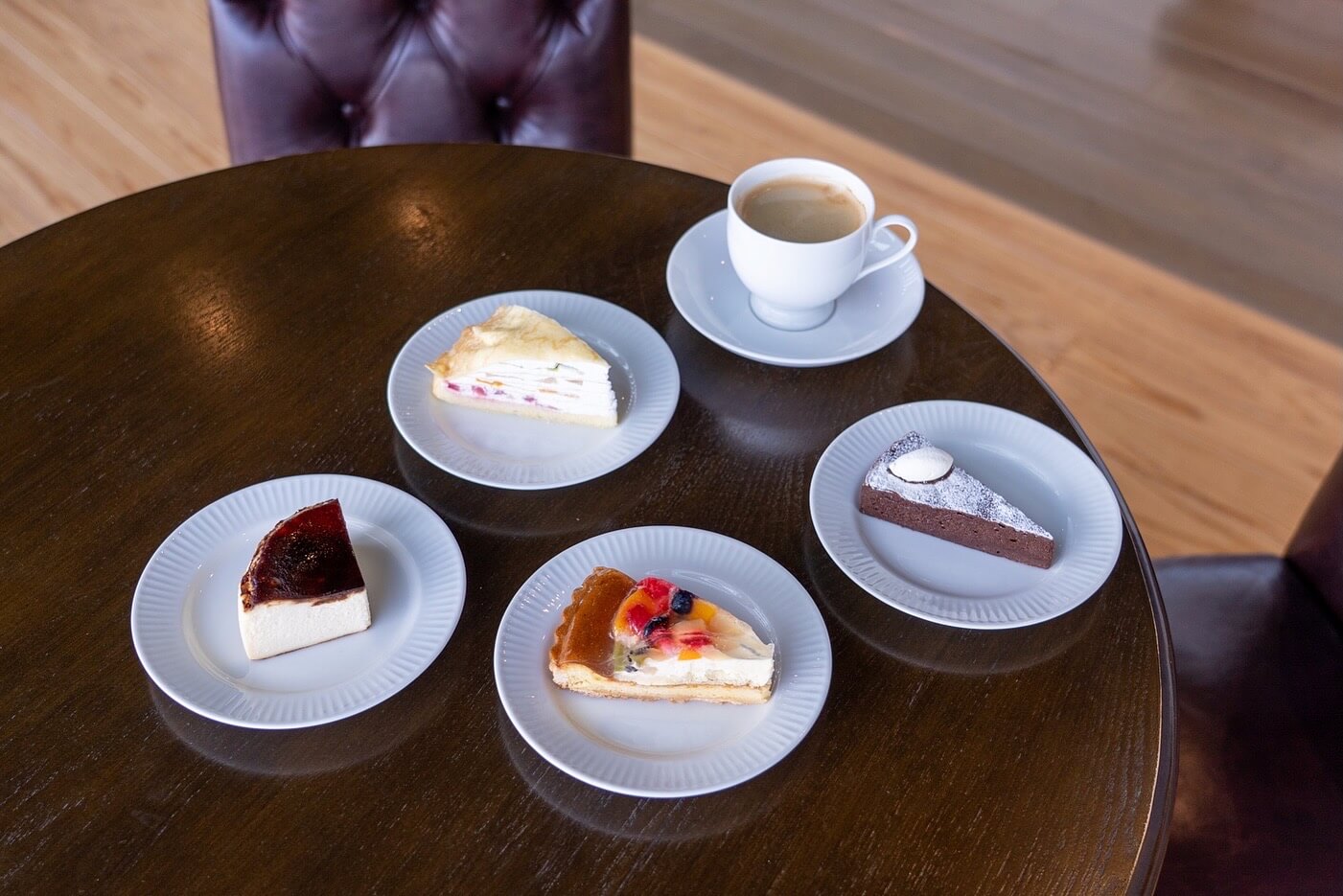 フルーツミルクレープとタルトフュリイとニューヨークチョコレートケーキと濃厚バスクチーズケーキ