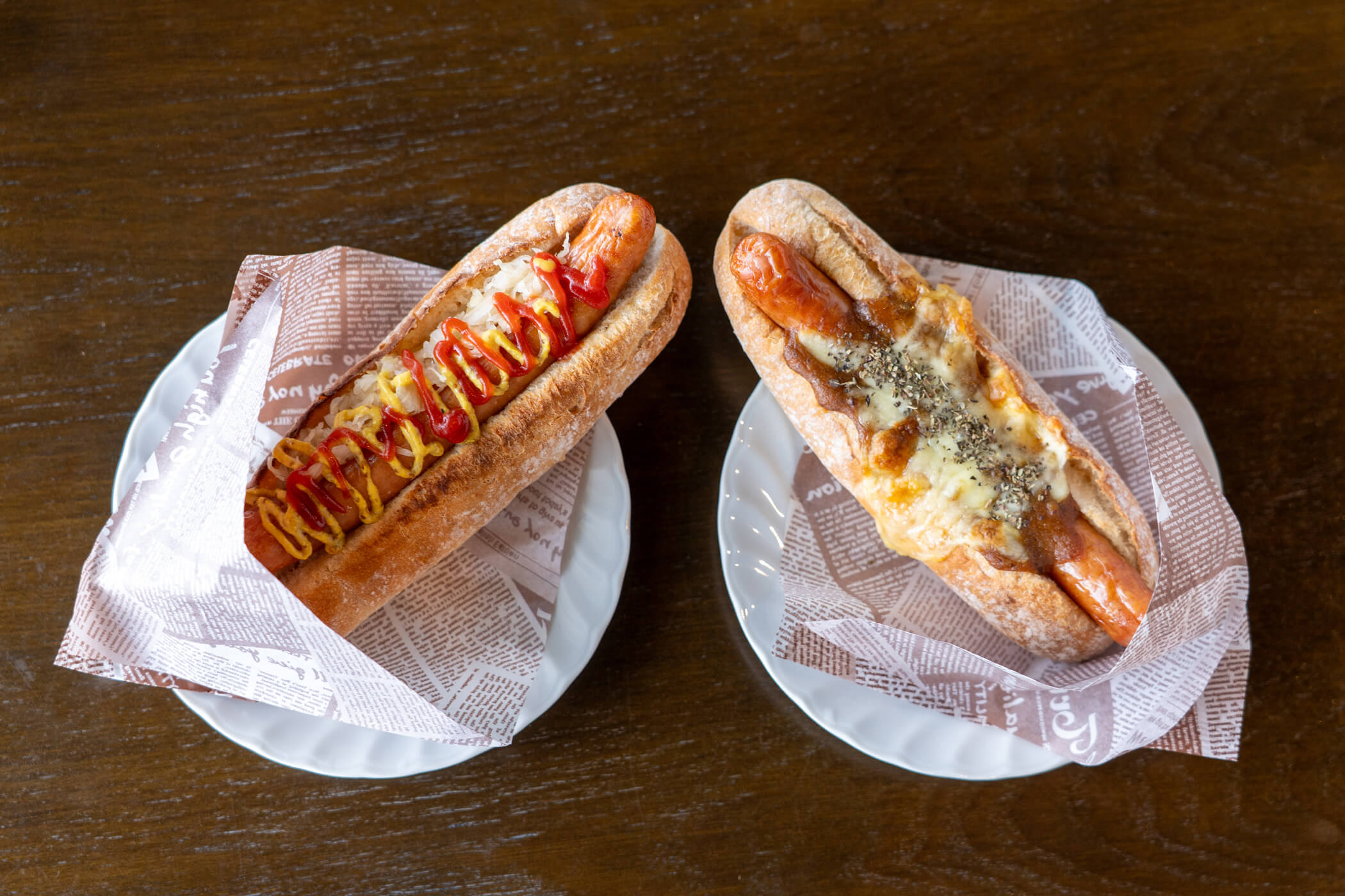 門司港ホットドッグのプレーン味と門司港名物焼きカレー味