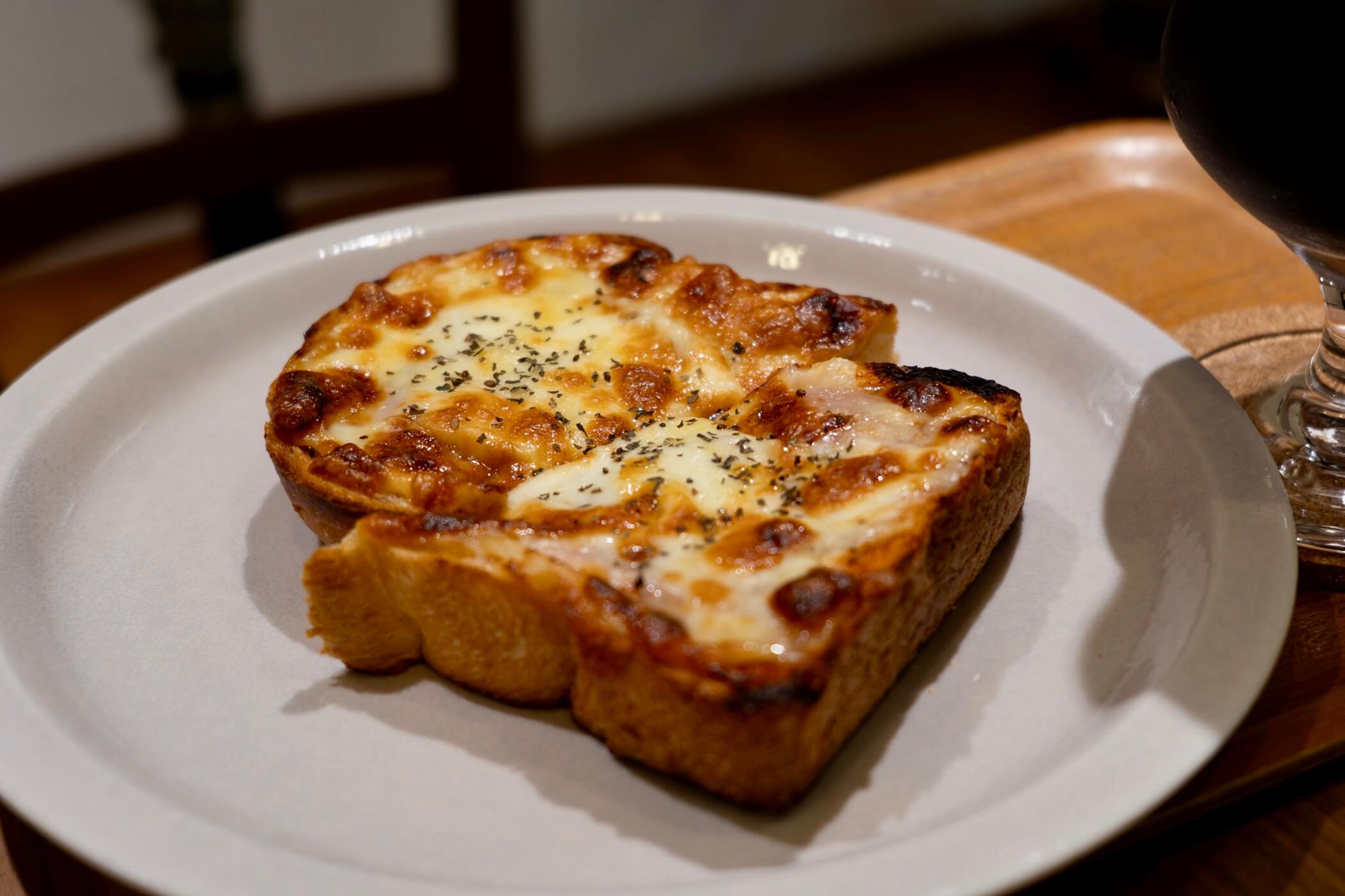 クルーズカフェキャナルで提供するピザトースト